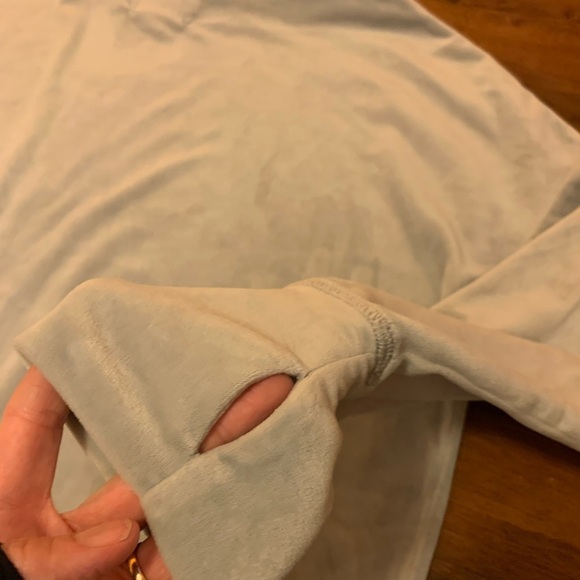 OFFLINE by Aerie Cropped Hoodie XL Light Gray/ Silver Long Sleeve Thumb Holes - Picture 6 of 7